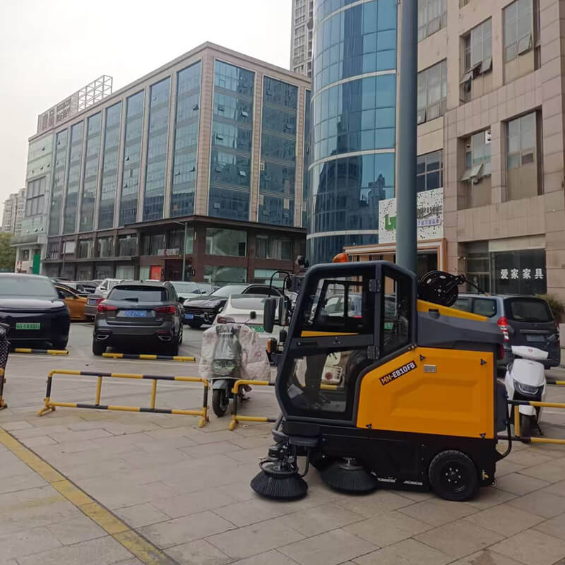 常州南阳商业广场E810FB封闭式扫地机