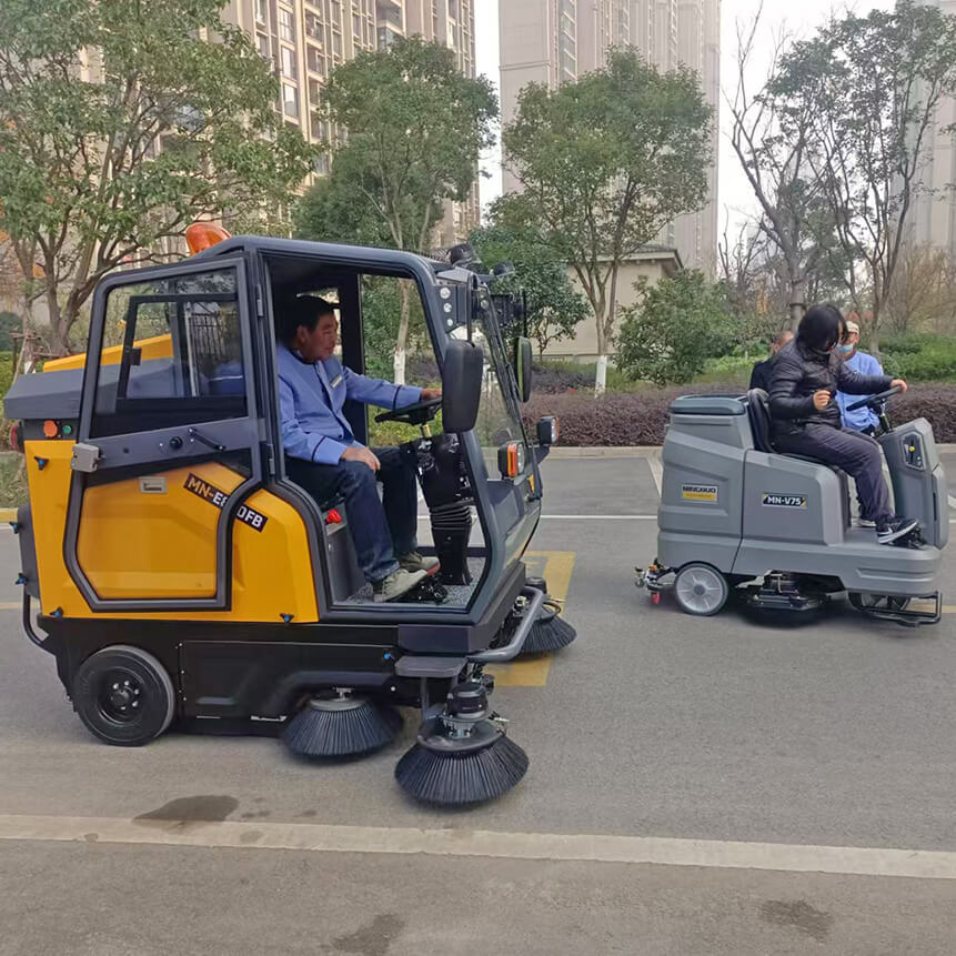 广东实地物业无锡丁香雅苑E810FB封闭式扫地机V75驾驶式洗地机