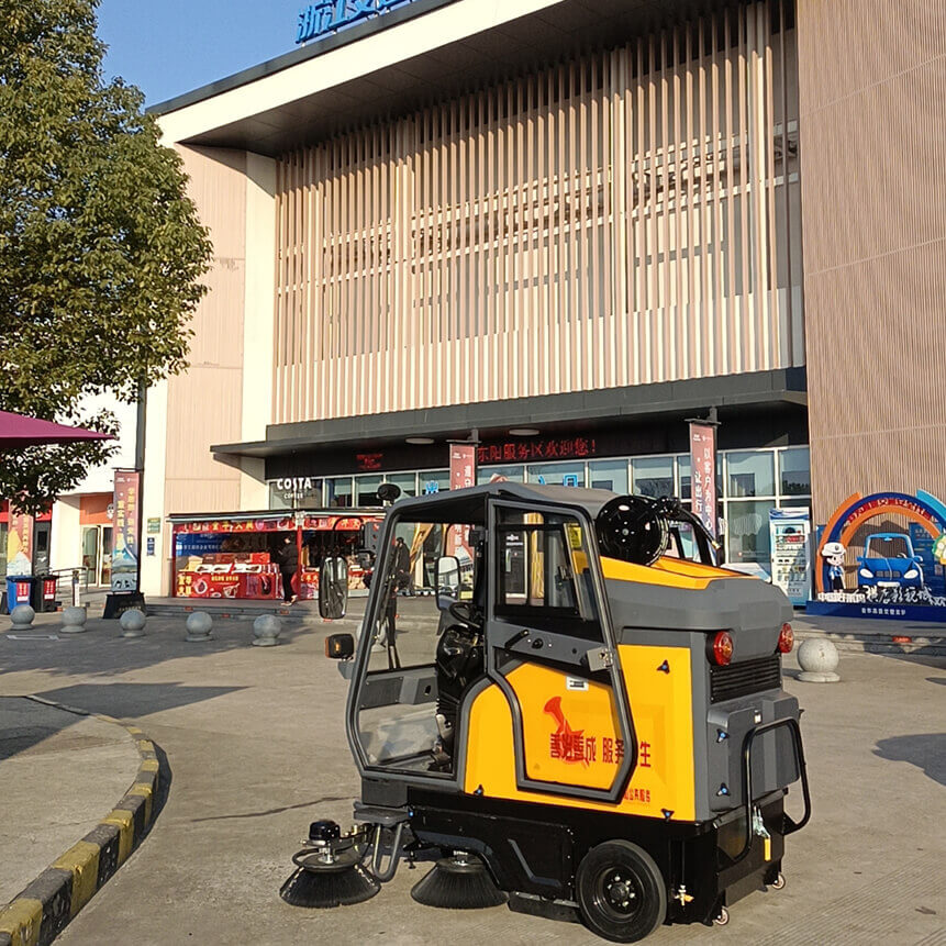 浙江省东阳服务区MN-E800W驾驶式扫地机