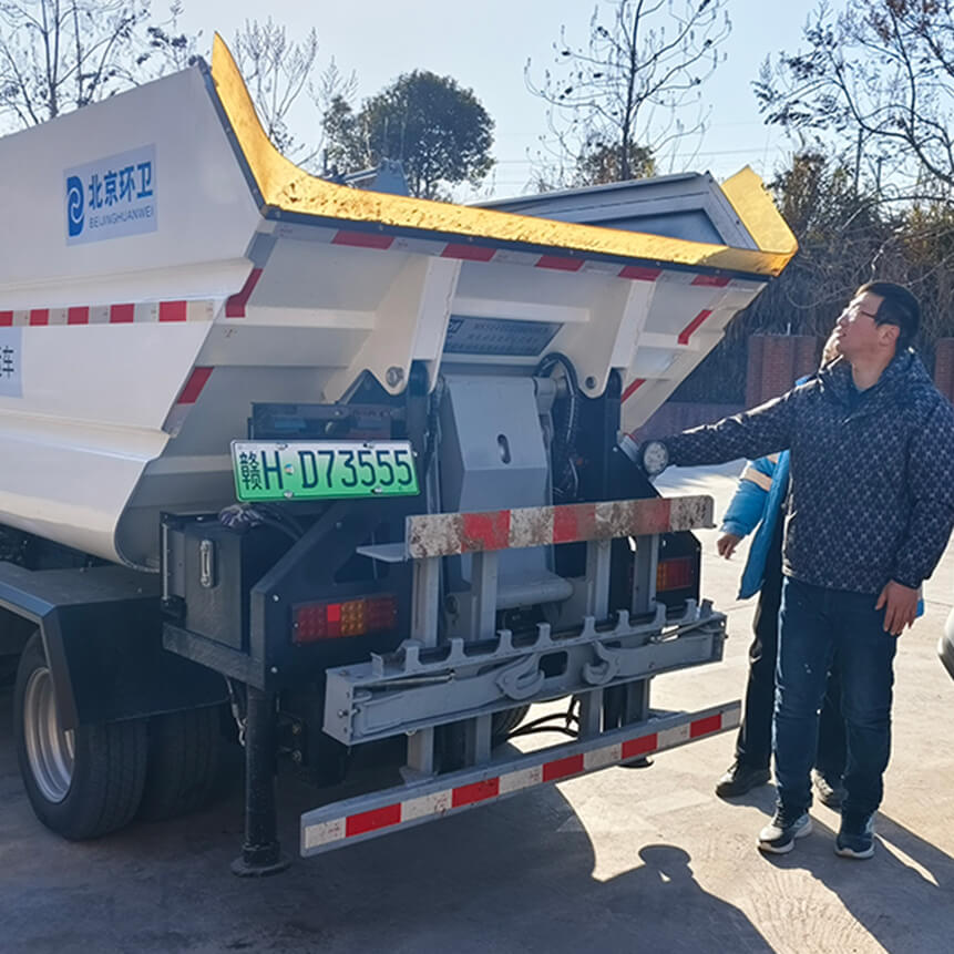 北京环卫4.3T 纯电动自装卸式垃圾车