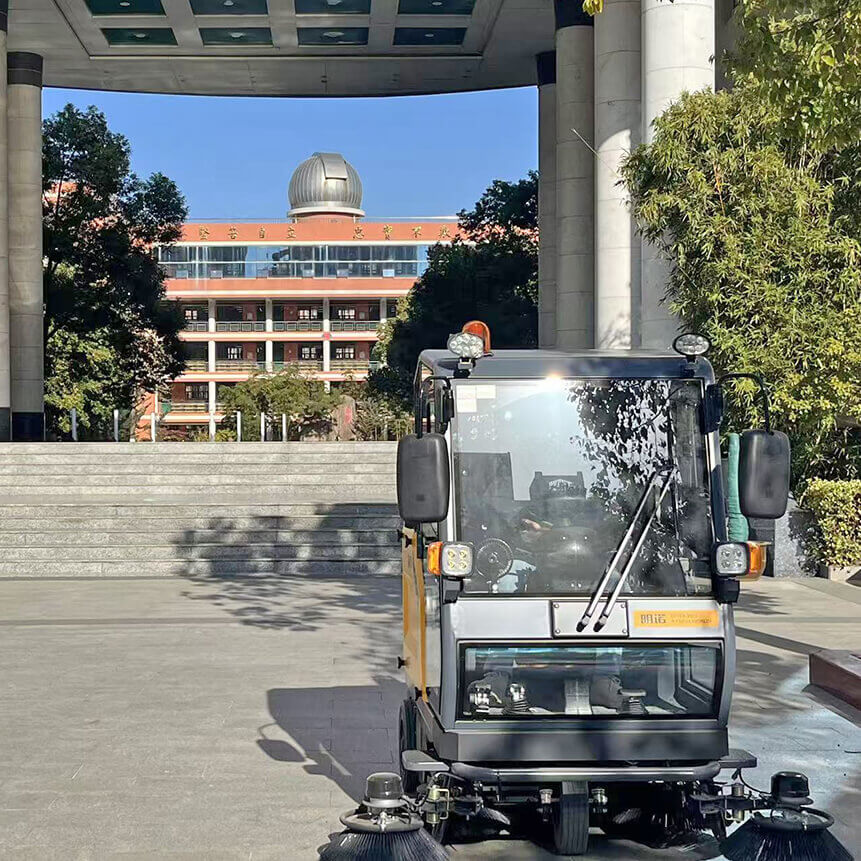 东台第一中学MN-E810FB封闭式扫地机